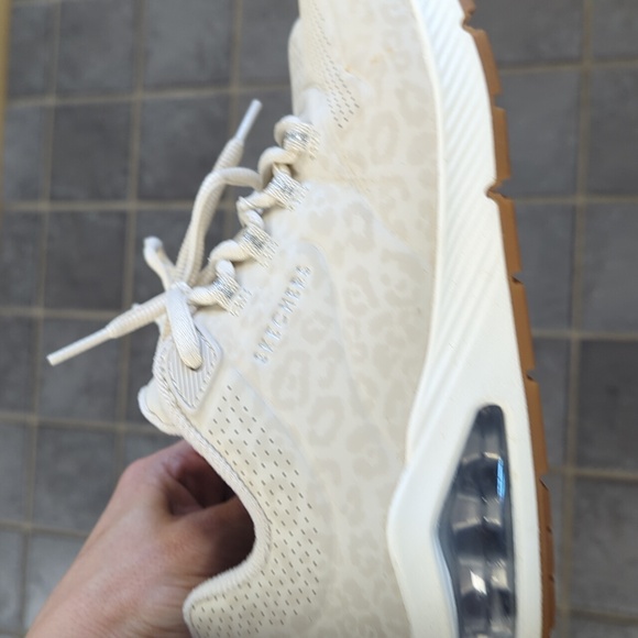 Sketchers woman's 6.5 cream leopard print sneakers - Picture 6 of 8